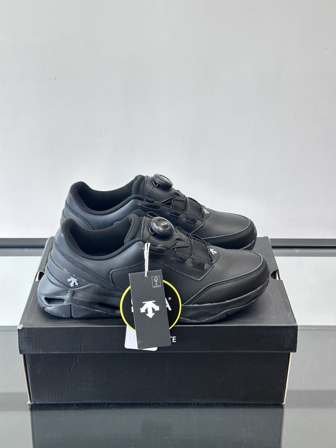 迪桑特 ENERZITE BOA 运动鞋❤️这款ENERZITE BOA运动鞋，简约又有科技感，鞋面是高