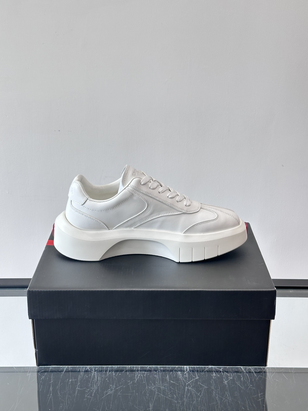 Prad*🆕男士拼接厚底休闲运动鞋 ，进口头层牛皮打造，精致做工一览无余，厚底增高提升气场，时尚单品，贯