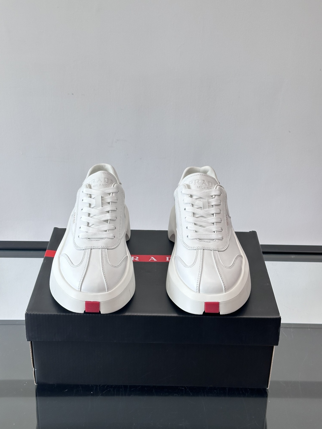 Prad*🆕男士拼接厚底休闲运动鞋 ，进口头层牛皮打造，精致做工一览无余，厚底增高提升气场，时尚单品，贯