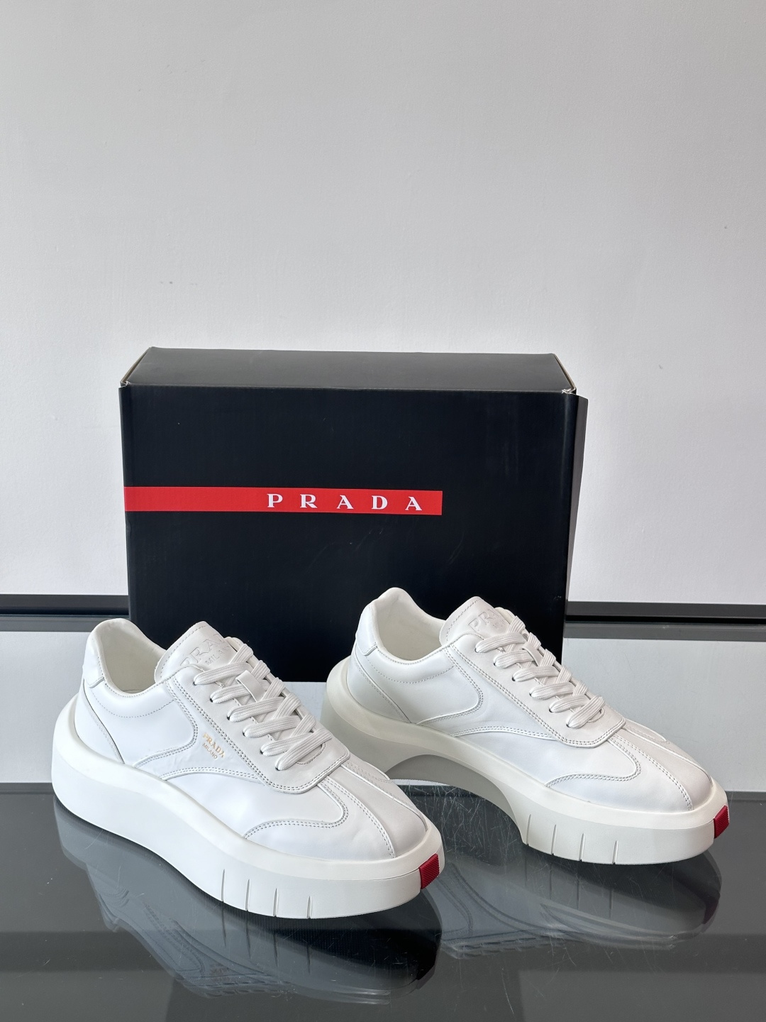 Prad*🆕男士拼接厚底休闲运动鞋 ，进口头层牛皮打造，精致做工一览无余，厚底增高提升气场，时尚单品，贯