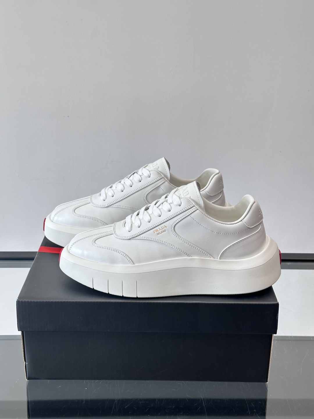 Prad*🆕男士拼接厚底休闲运动鞋 ，进口头层牛皮打造，精致做工一览无余，厚底增高提升气场，时尚单品，贯