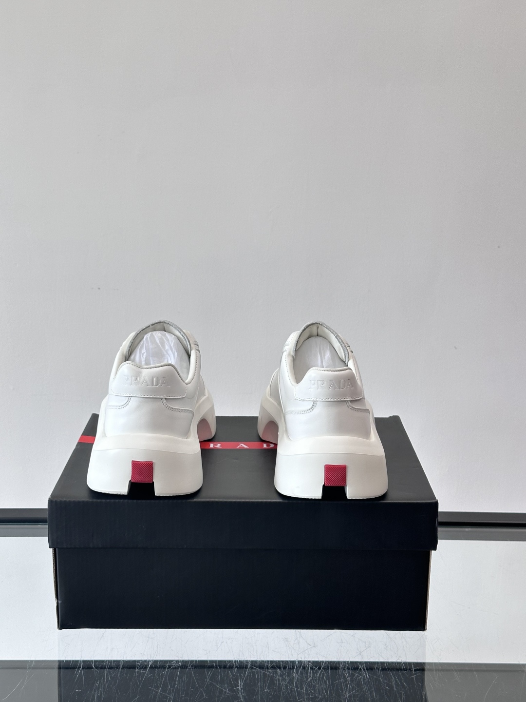 Prad*🆕男士拼接厚底休闲运动鞋 ，进口头层牛皮打造，精致做工一览无余，厚底增高提升气场，时尚单品，贯