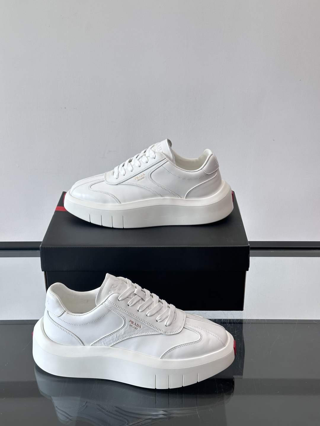 Prad*🆕男士拼接厚底休闲运动鞋 ，进口头层牛皮打造，精致做工一览无余，厚底增高提升气场，时尚单品，贯