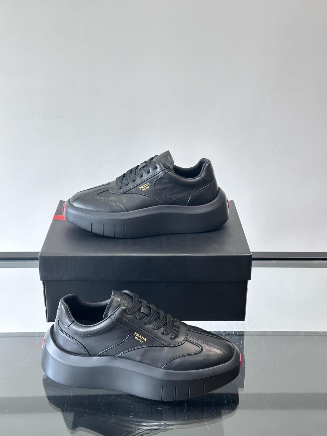 Prad*🆕男士拼接厚底休闲运动鞋 ，进口头层牛皮打造，精致做工一览无余，厚底增高提升气场，时尚单品，贯