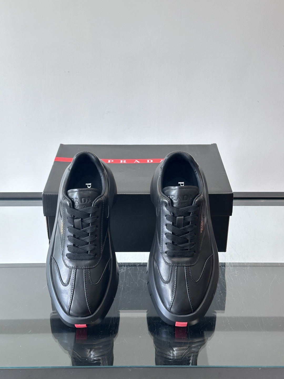 Prad*🆕男士拼接厚底休闲运动鞋 ，进口头层牛皮打造，精致做工一览无余，厚底增高提升气场，时尚单品，贯