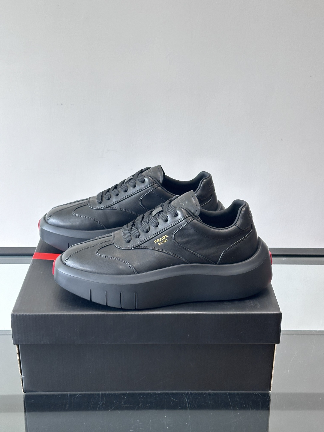 Prad*🆕男士拼接厚底休闲运动鞋 ，进口头层牛皮打造，精致做工一览无余，厚底增高提升气场，时尚单品，贯