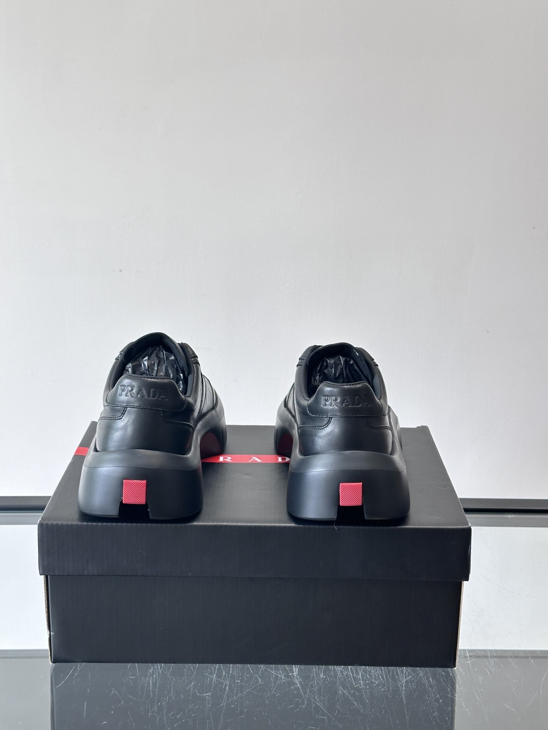 Prad*🆕男士拼接厚底休闲运动鞋 ，进口头层牛皮打造，精致做工一览无余，厚底增高提升气场，时尚单品，贯
