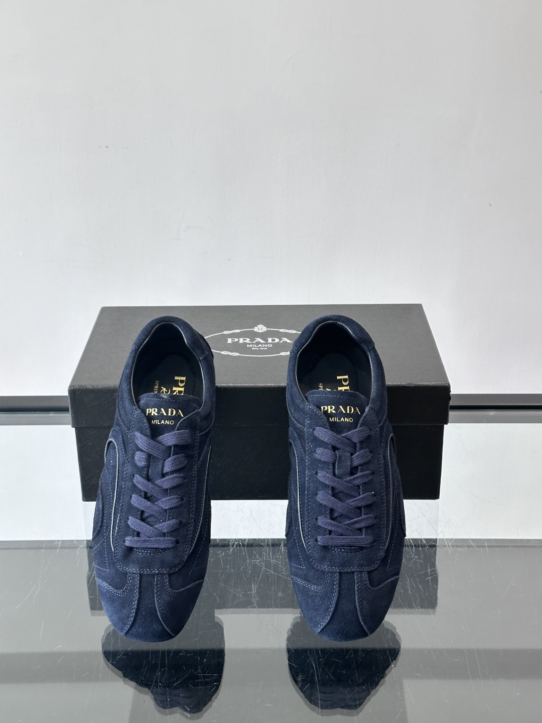 Prada Montecarlo牛反绒运动鞋，Prada Montecarlo牛反绒运动鞋，灵感源自赛车