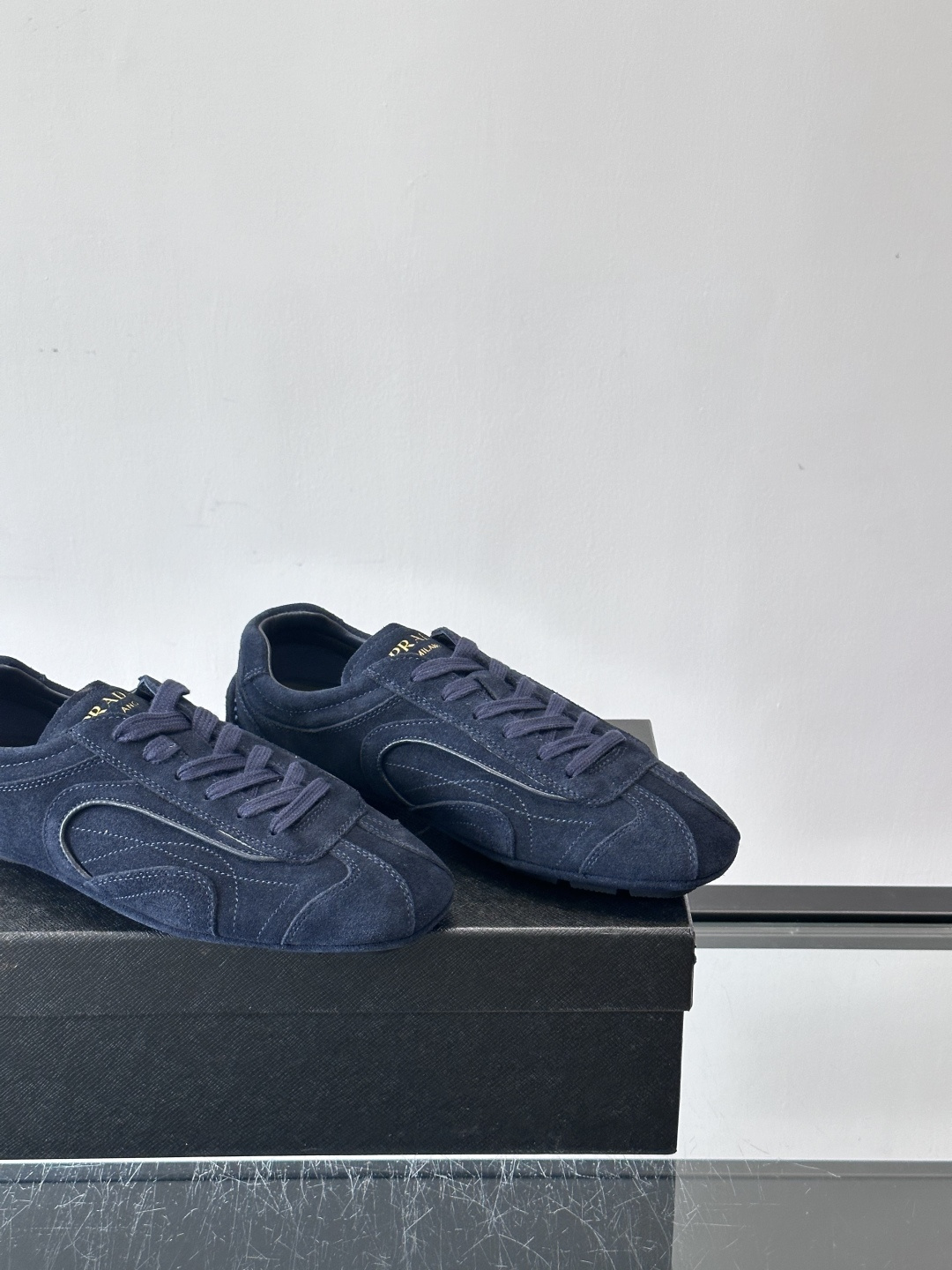 Prada Montecarlo牛反绒运动鞋，Prada Montecarlo牛反绒运动鞋，灵感源自赛车