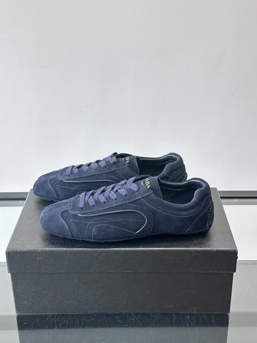 Prada Montecarlo牛反绒运动鞋，Prada Montecarlo牛反绒运动鞋，灵感源自赛车