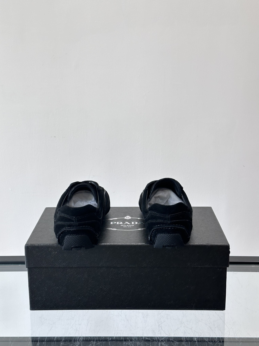 Prada Montecarlo牛反绒运动鞋，Prada Montecarlo牛反绒运动鞋，灵感源自赛车