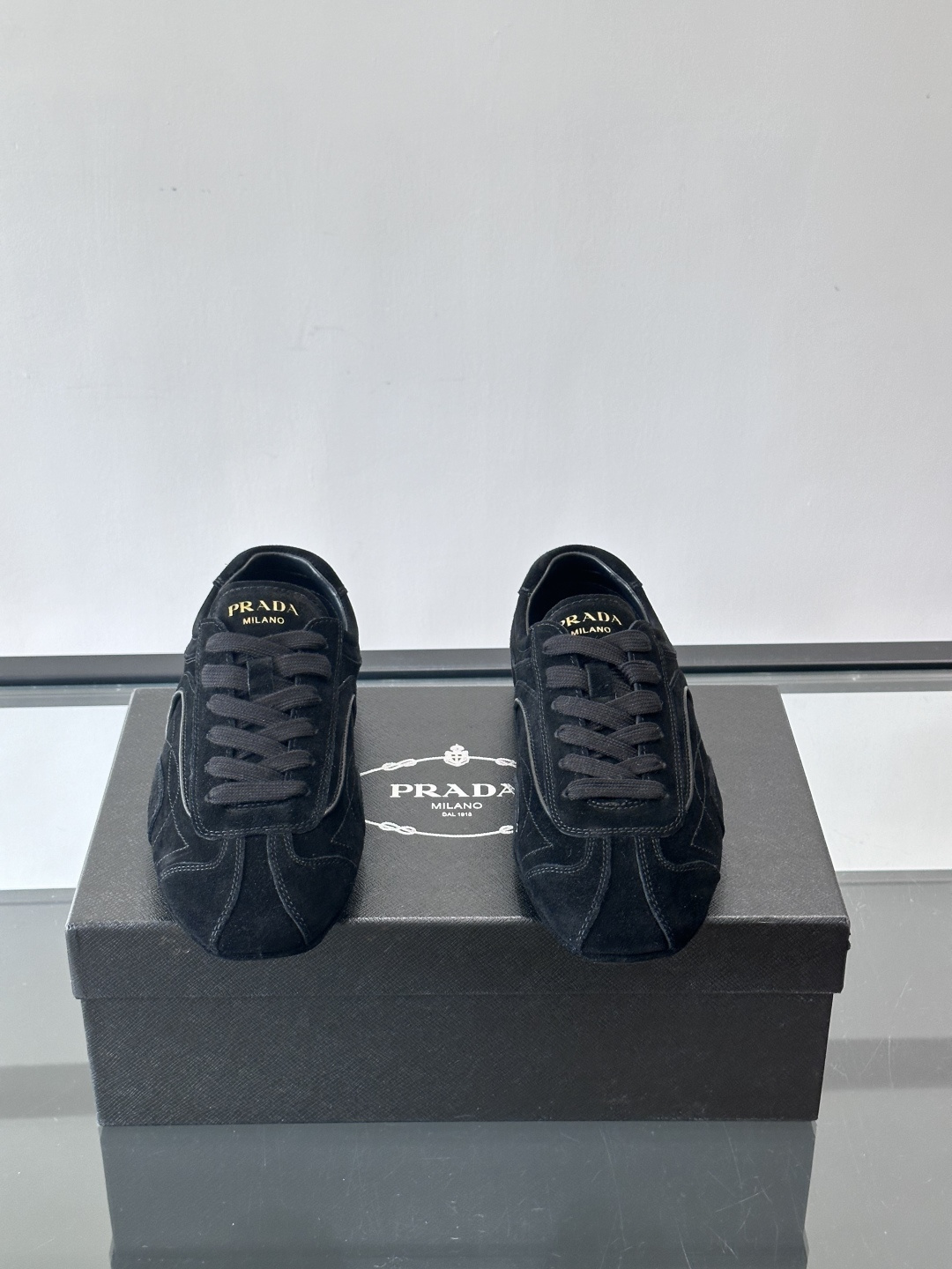 Prada Montecarlo牛反绒运动鞋，Prada Montecarlo牛反绒运动鞋，灵感源自赛车