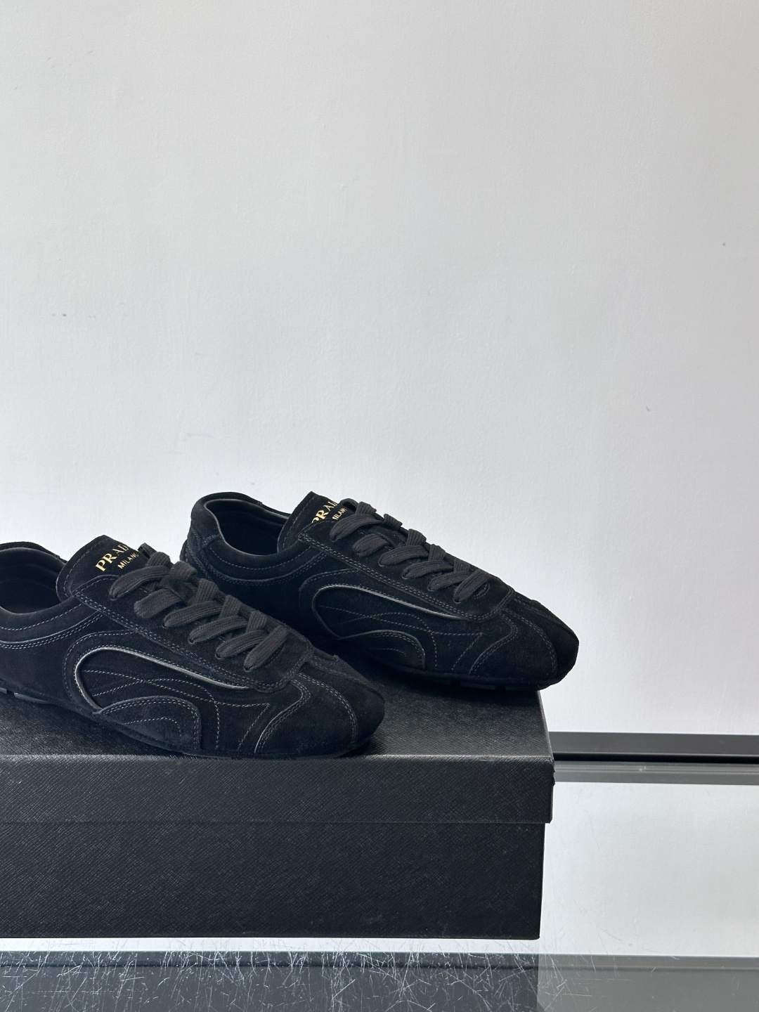 Prada Montecarlo牛反绒运动鞋，Prada Montecarlo牛反绒运动鞋，灵感源自赛车