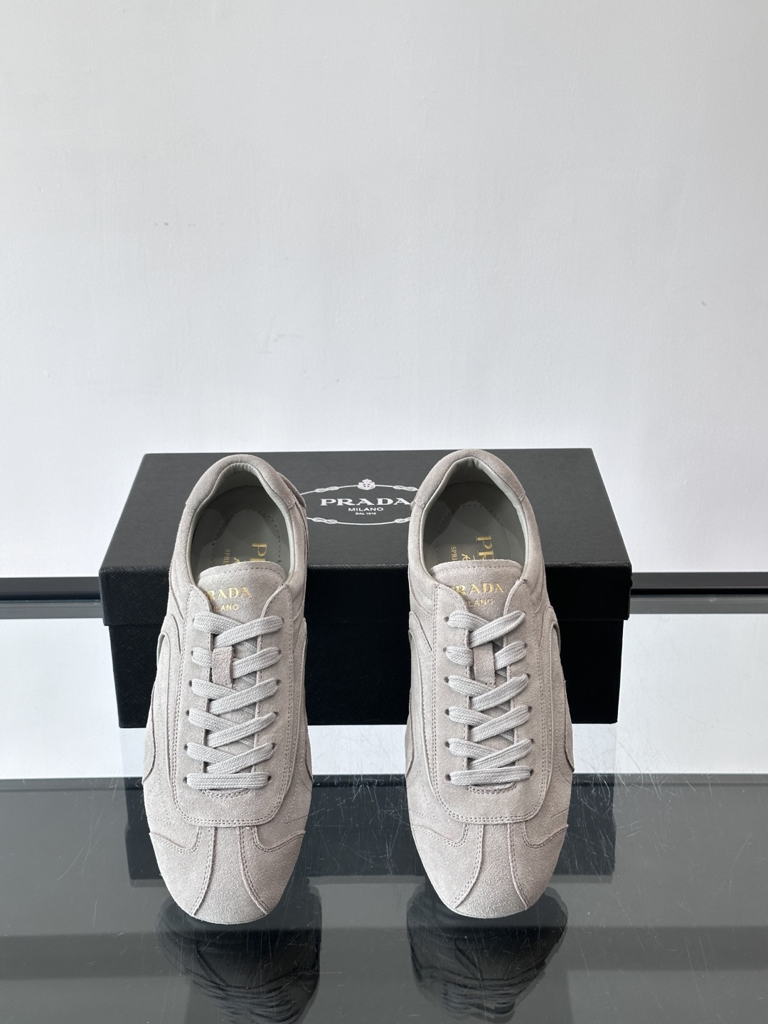 Prada Montecarlo牛反绒运动鞋，Prada Montecarlo牛反绒运动鞋，灵感源自赛车