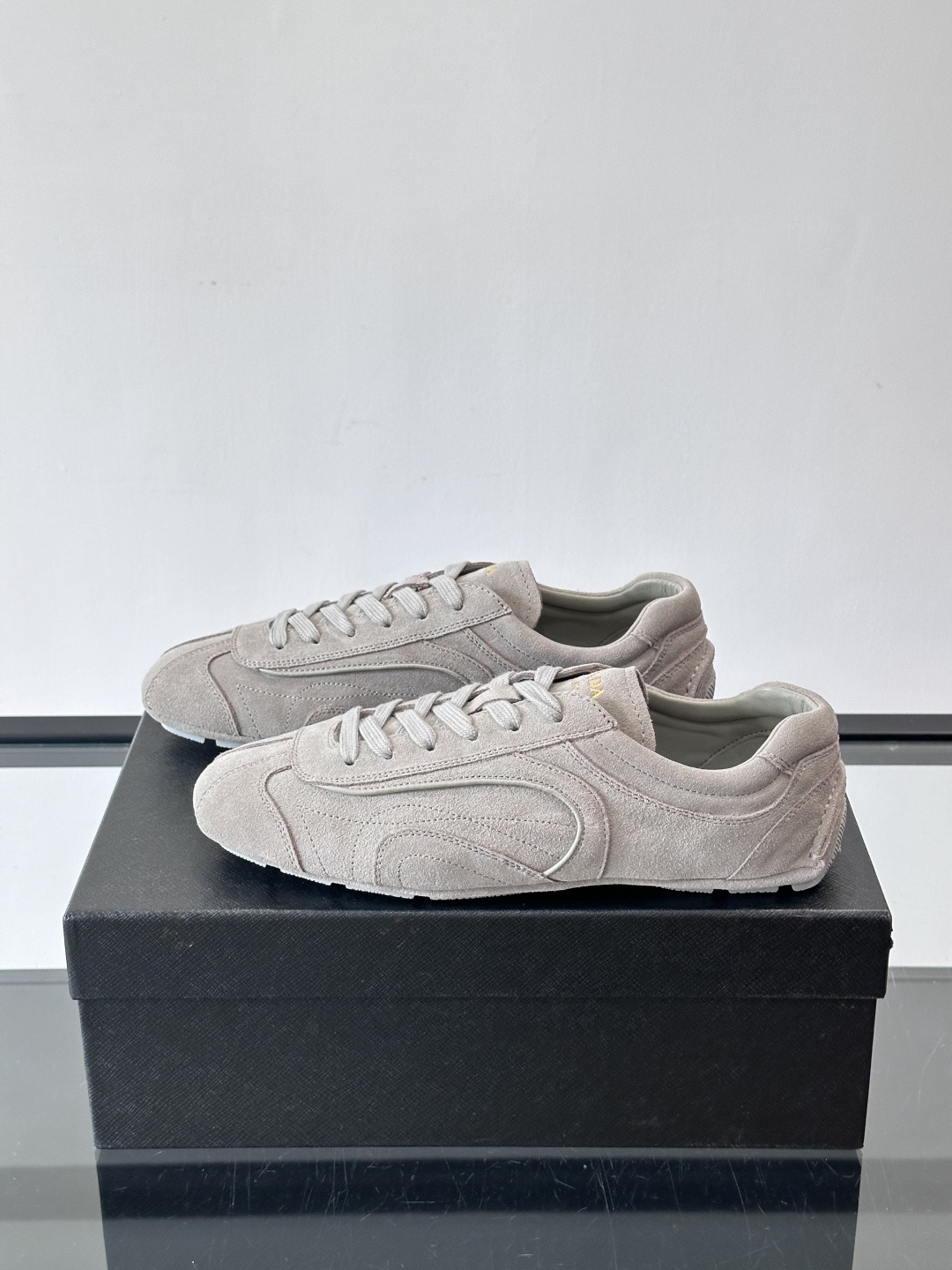 Prada Montecarlo牛反绒运动鞋，Prada Montecarlo牛反绒运动鞋，灵感源自赛车