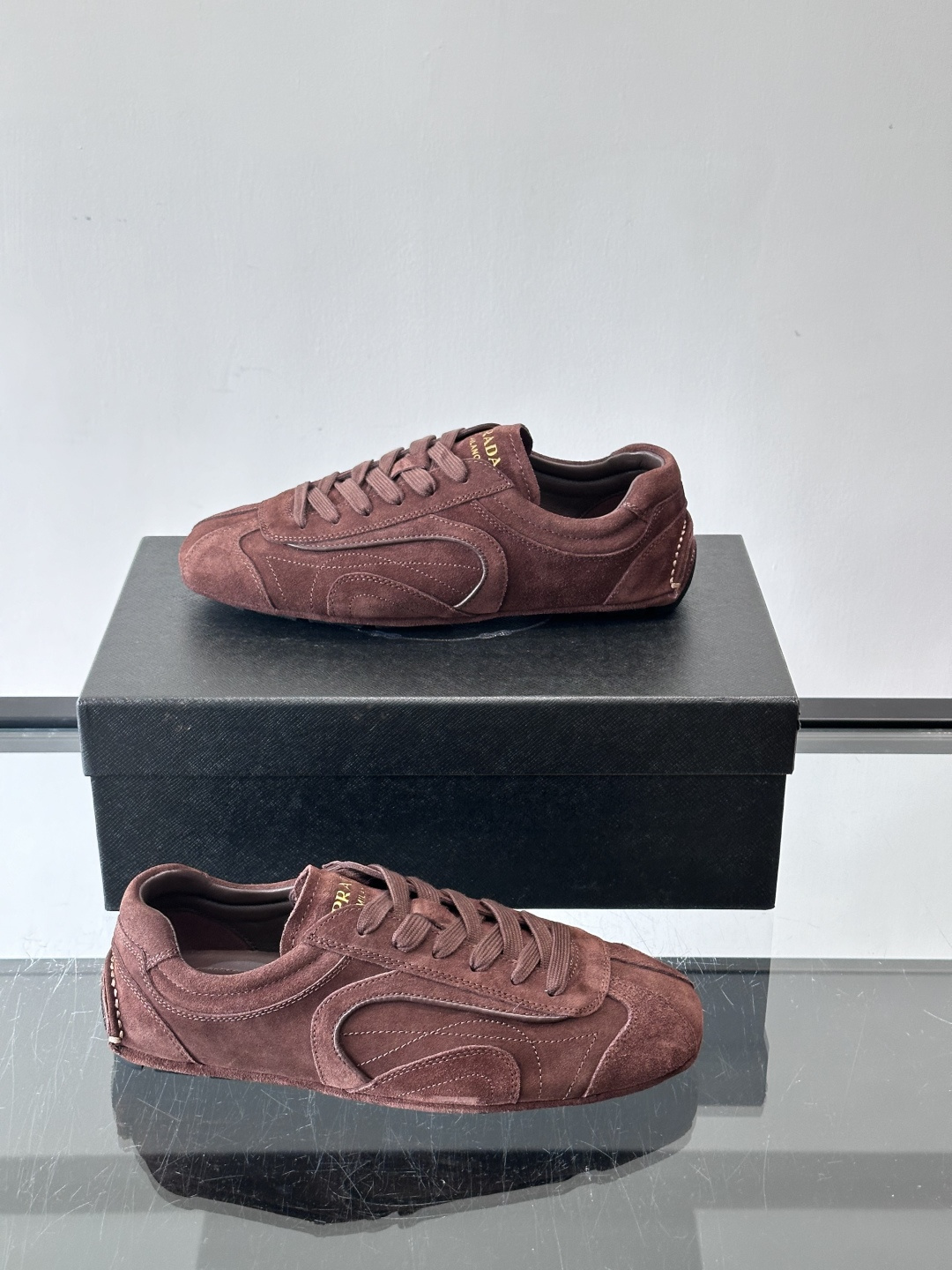 Prada Montecarlo牛反绒运动鞋，Prada Montecarlo牛反绒运动鞋，灵感源自赛车