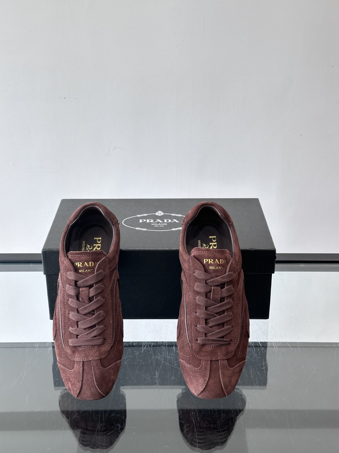 Prada Montecarlo牛反绒运动鞋，Prada Montecarlo牛反绒运动鞋，灵感源自赛车