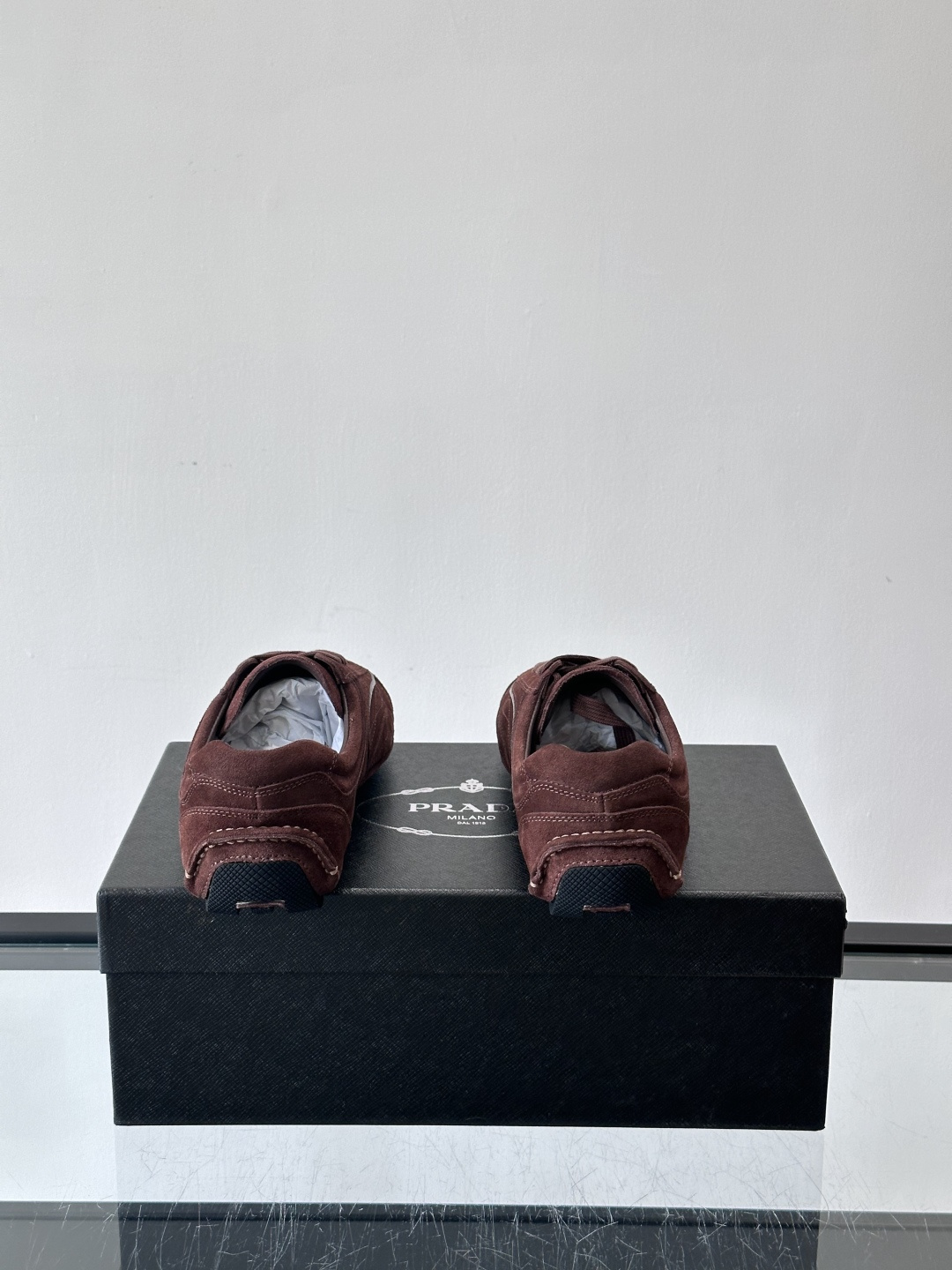 Prada Montecarlo牛反绒运动鞋，Prada Montecarlo牛反绒运动鞋，灵感源自赛车