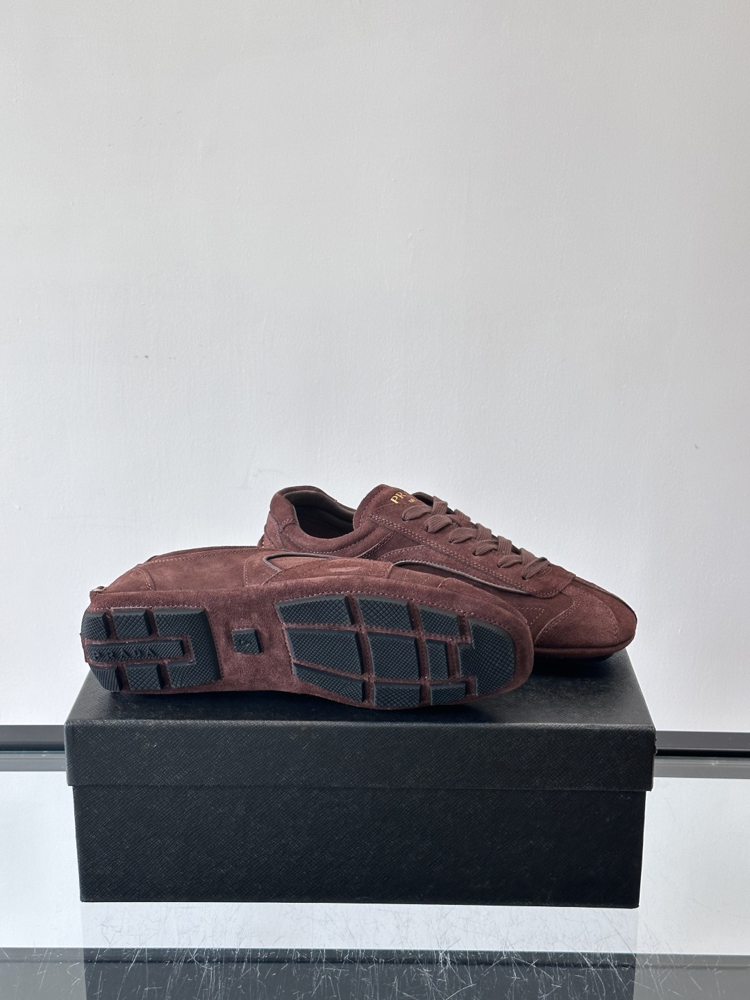 Prada Montecarlo牛反绒运动鞋，Prada Montecarlo牛反绒运动鞋，灵感源自赛车