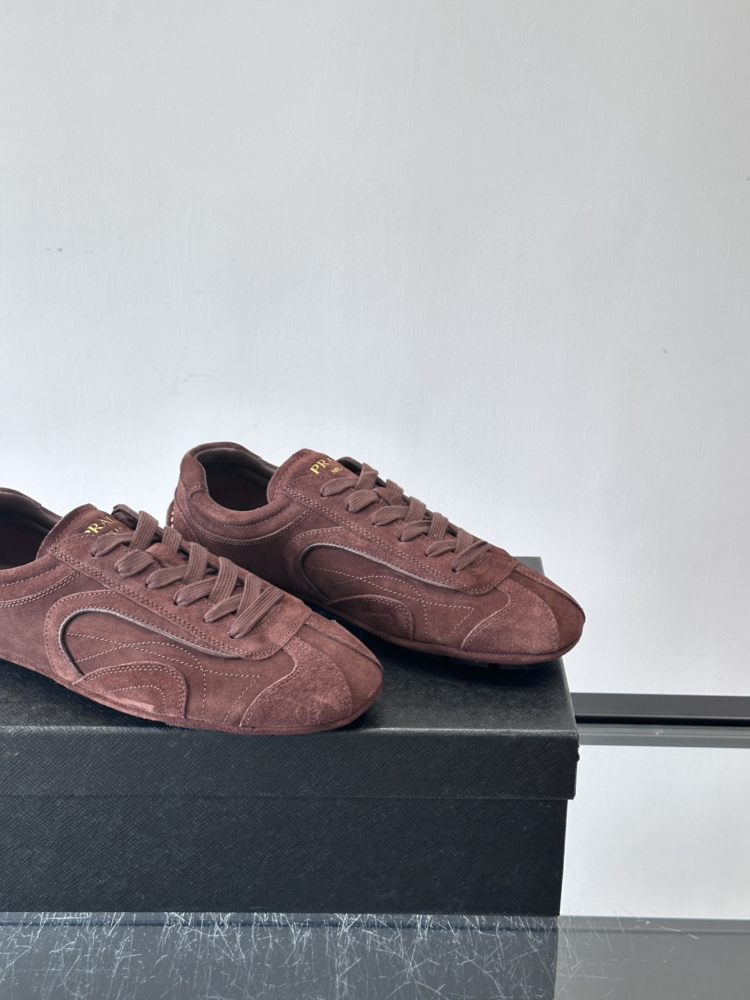 Prada Montecarlo牛反绒运动鞋，Prada Montecarlo牛反绒运动鞋，灵感源自赛车