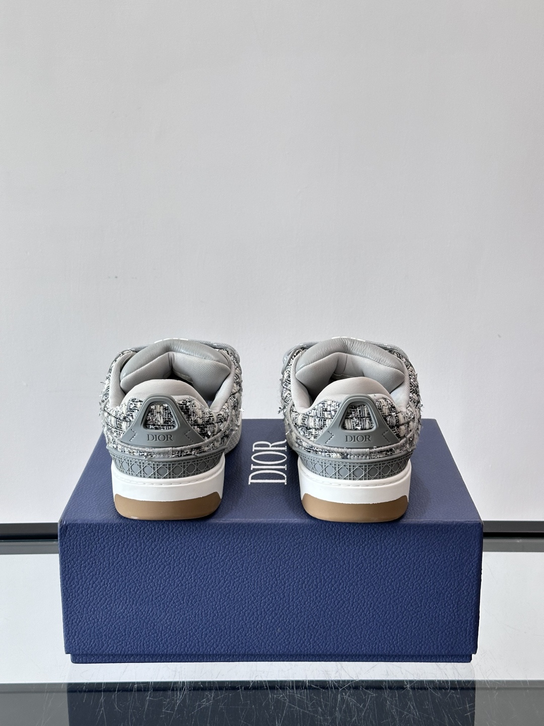 ERL X DIOR B9S 联名款运动鞋面包鞋在与 Travis Scott 的 Cactus Jac