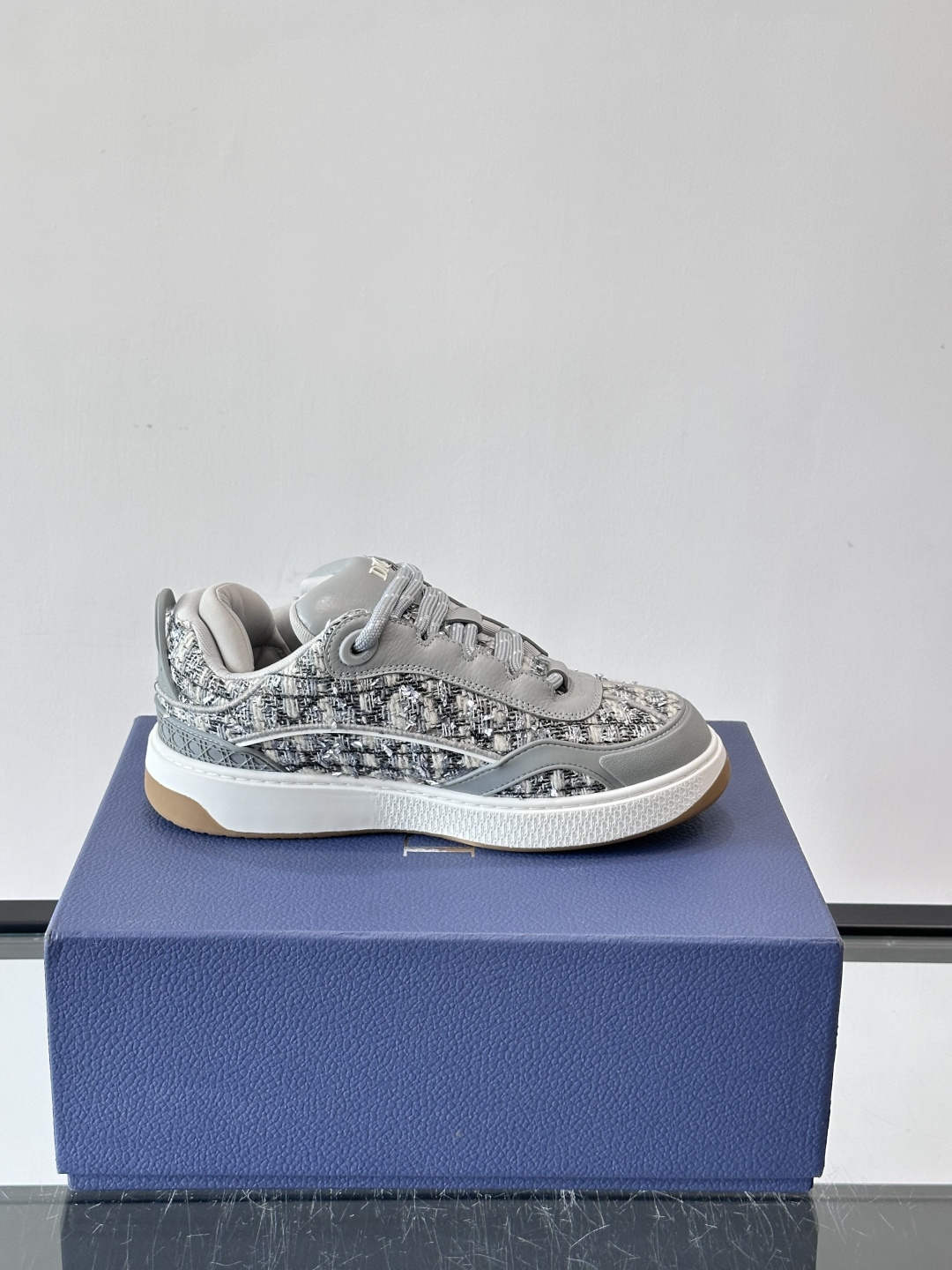 ERL X DIOR B9S 联名款运动鞋面包鞋在与 Travis Scott 的 Cactus Jac