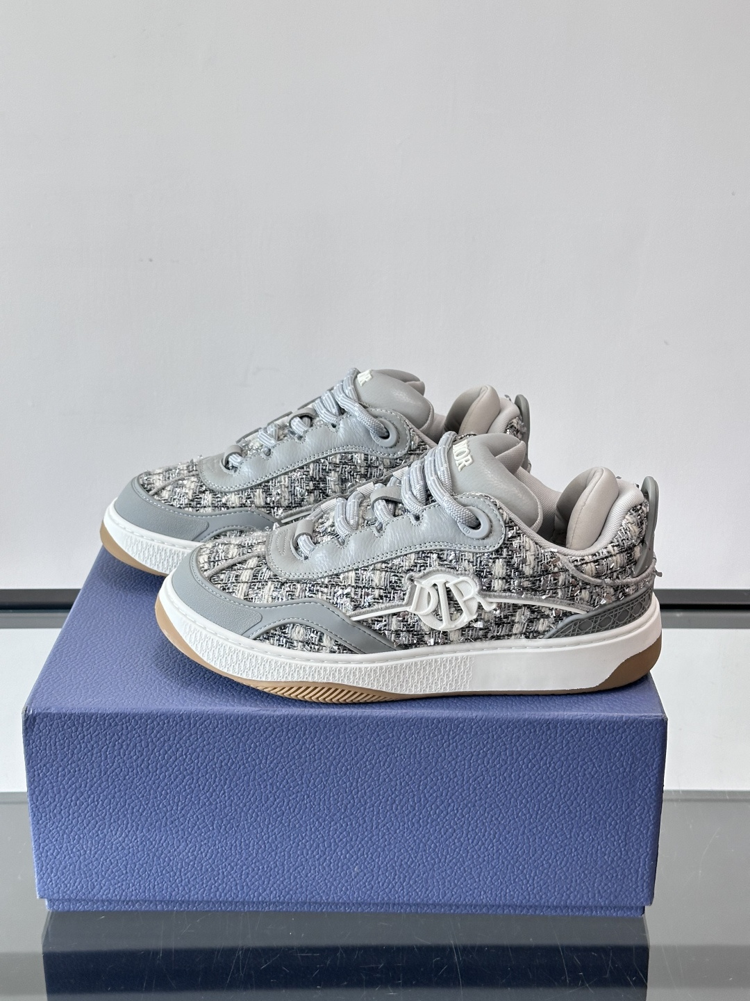 ERL X DIOR B9S 联名款运动鞋面包鞋在与 Travis Scott 的 Cactus Jac