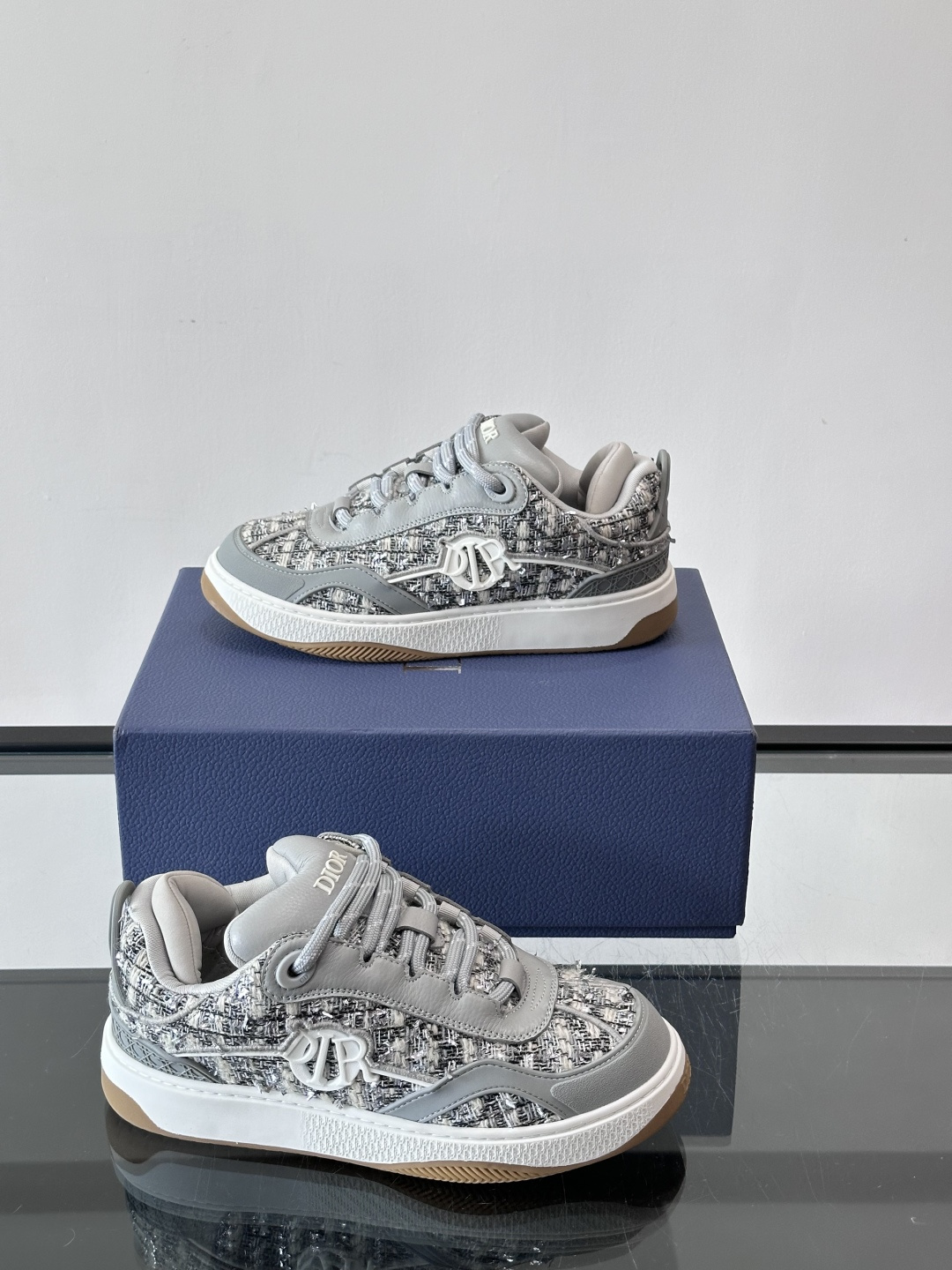 ERL X DIOR B9S 联名款运动鞋面包鞋在与 Travis Scott 的 Cactus Jac