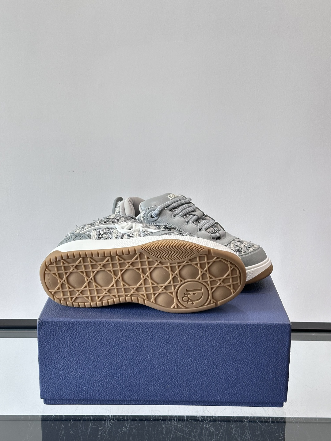 ERL X DIOR B9S 联名款运动鞋面包鞋在与 Travis Scott 的 Cactus Jac