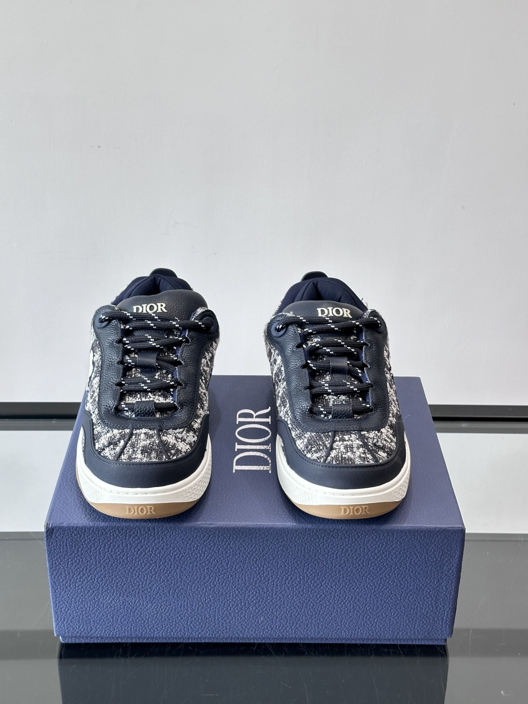 ERL X DIOR B9S 联名款运动鞋面包鞋在与 Travis Scott 的 Cactus Jac