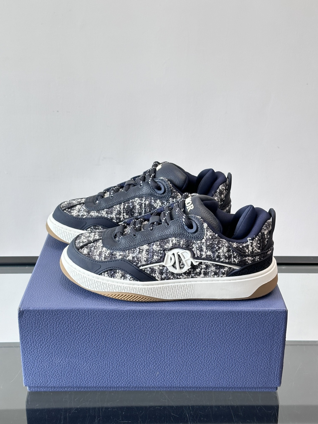 ERL X DIOR B9S 联名款运动鞋面包鞋在与 Travis Scott 的 Cactus Jac