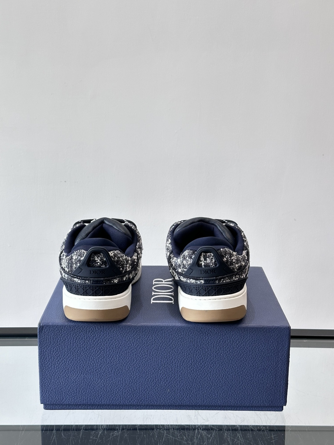 ERL X DIOR B9S 联名款运动鞋面包鞋在与 Travis Scott 的 Cactus Jac