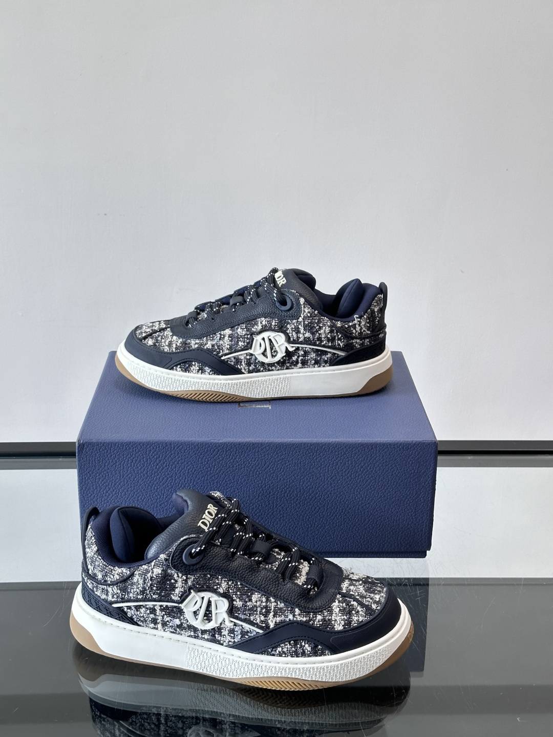 ERL X DIOR B9S 联名款运动鞋面包鞋在与 Travis Scott 的 Cactus Jac