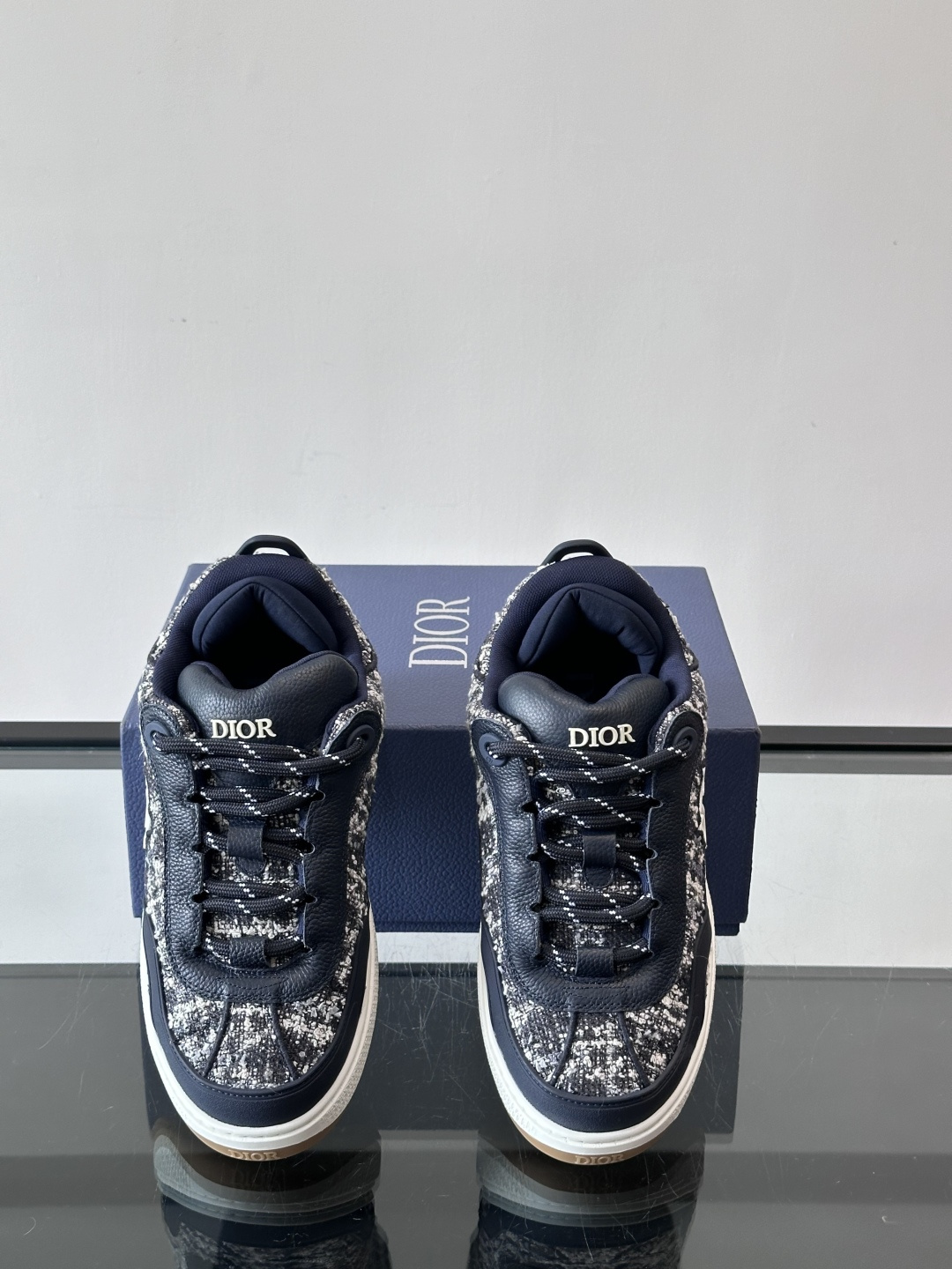 ERL X DIOR B9S 联名款运动鞋面包鞋在与 Travis Scott 的 Cactus Jac