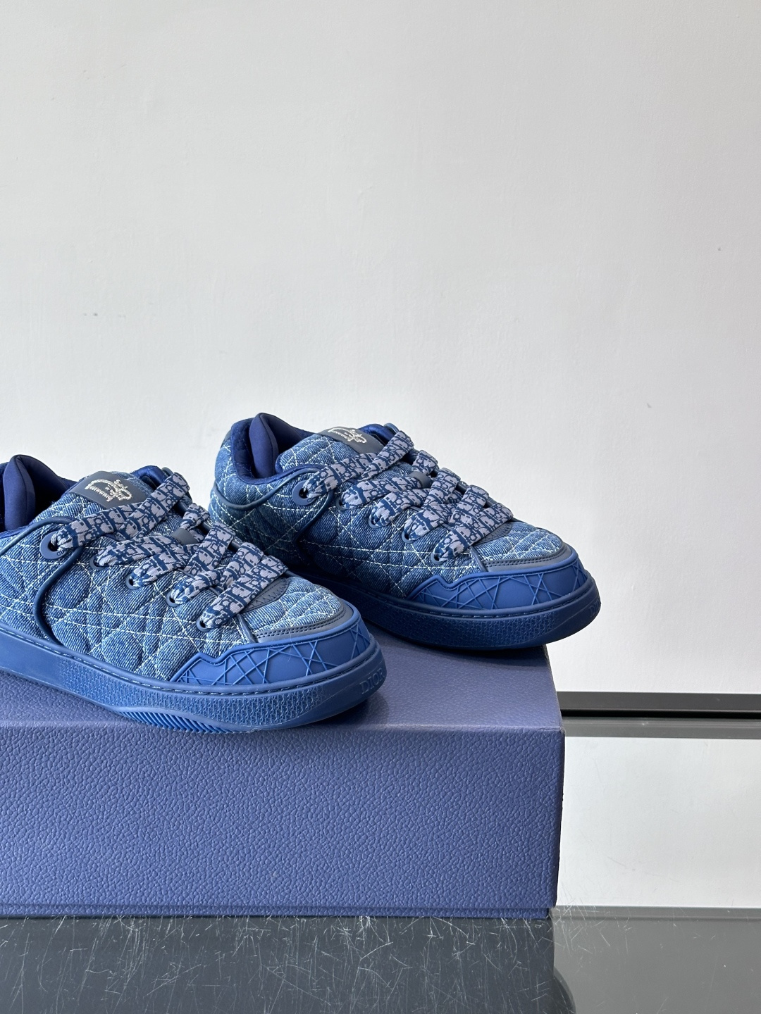 Dior B9S 藤格纹滑板鞋Dior × ERL联名B9S藤格纹滑板鞋，全球限量470双，2023春夏