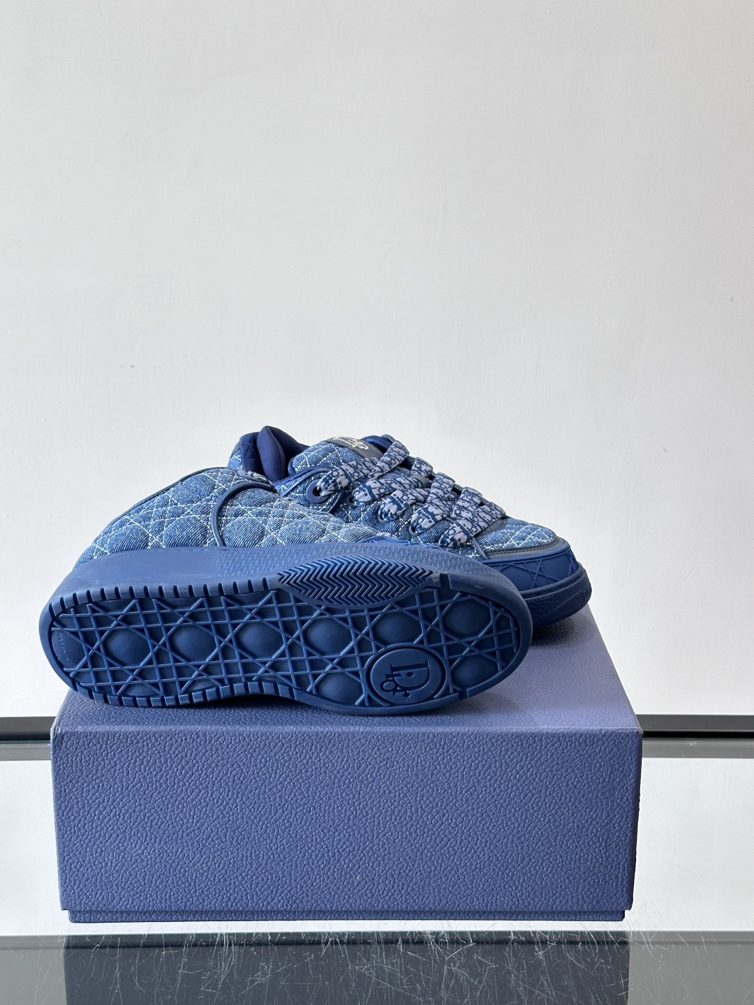 Dior B9S 藤格纹滑板鞋Dior × ERL联名B9S藤格纹滑板鞋，全球限量470双，2023春夏