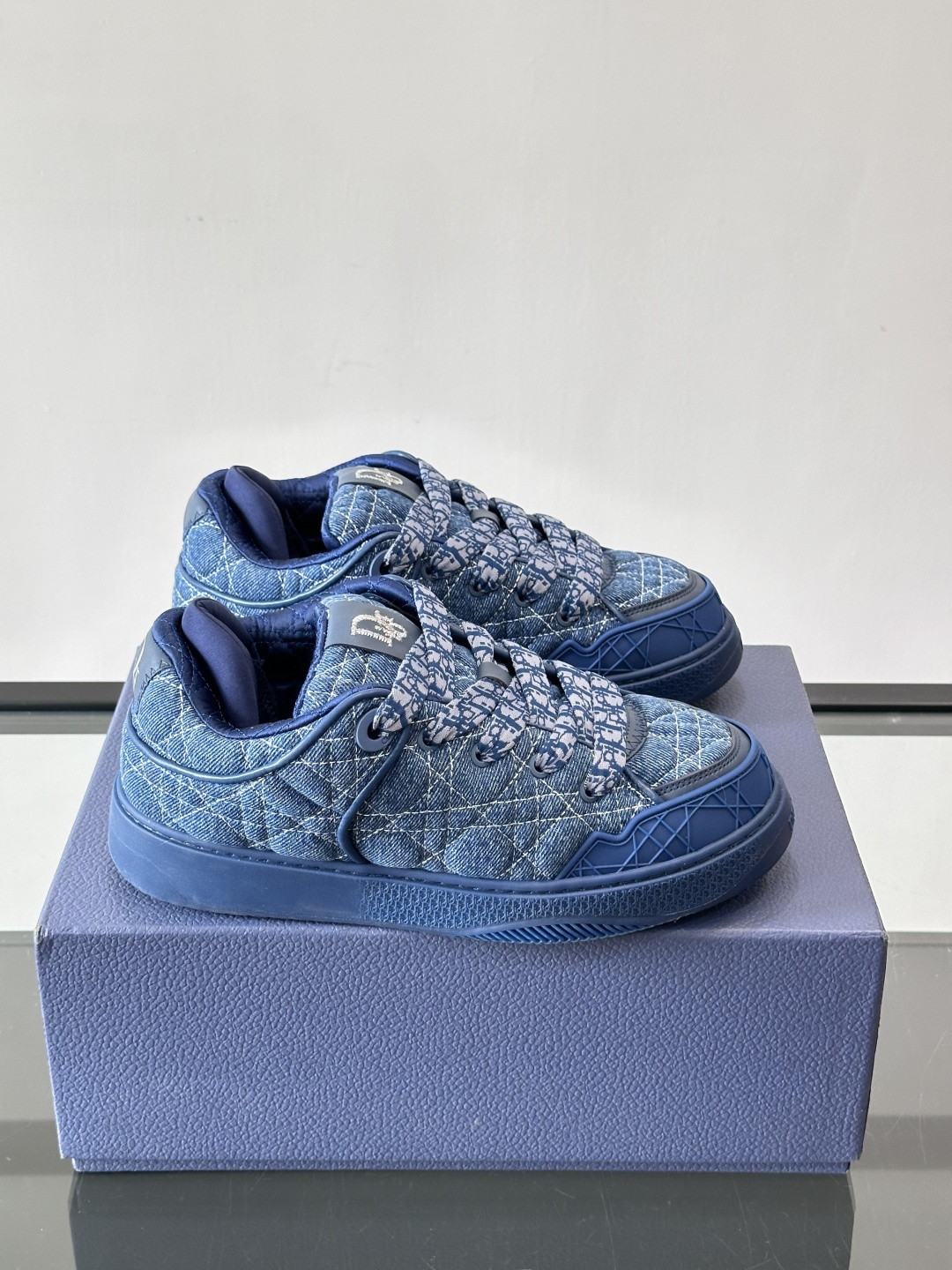 Dior B9S 藤格纹滑板鞋Dior × ERL联名B9S藤格纹滑板鞋，全球限量470双，2023春夏