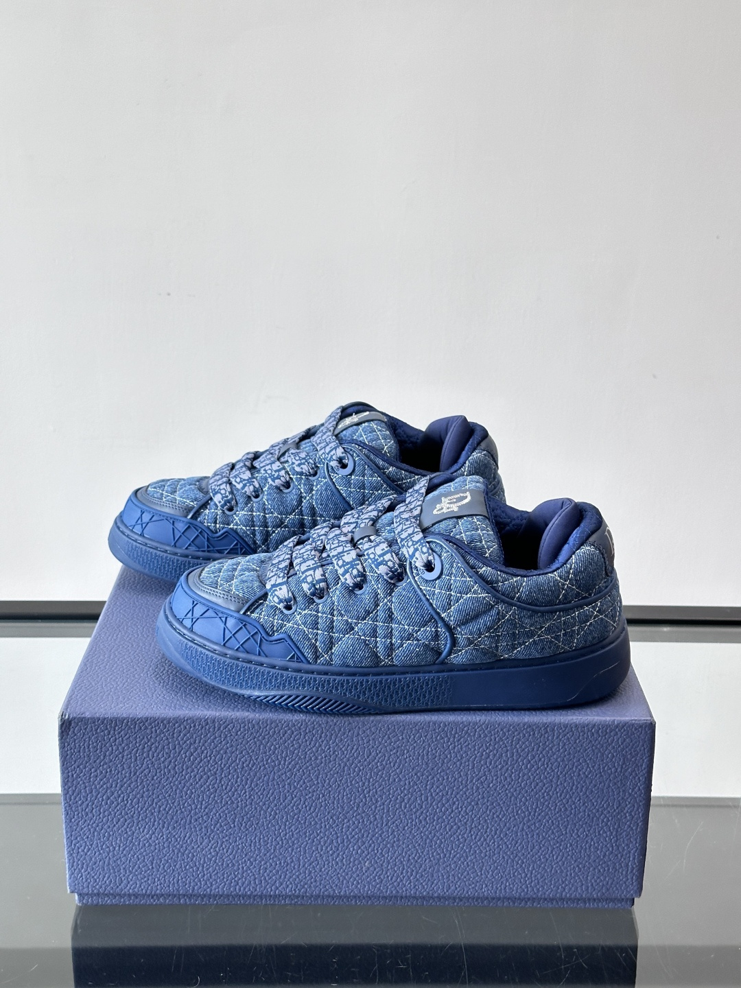 Dior B9S 藤格纹滑板鞋Dior × ERL联名B9S藤格纹滑板鞋，全球限量470双，2023春夏