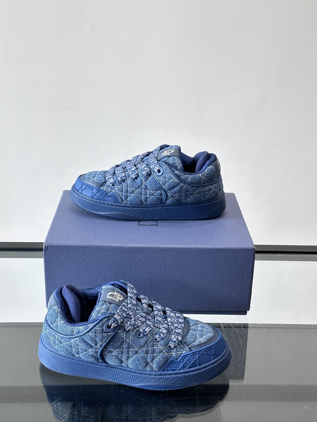 Dior B9S 藤格纹滑板鞋Dior × ERL联名B9S藤格纹滑板鞋，全球限量470双，2023春夏