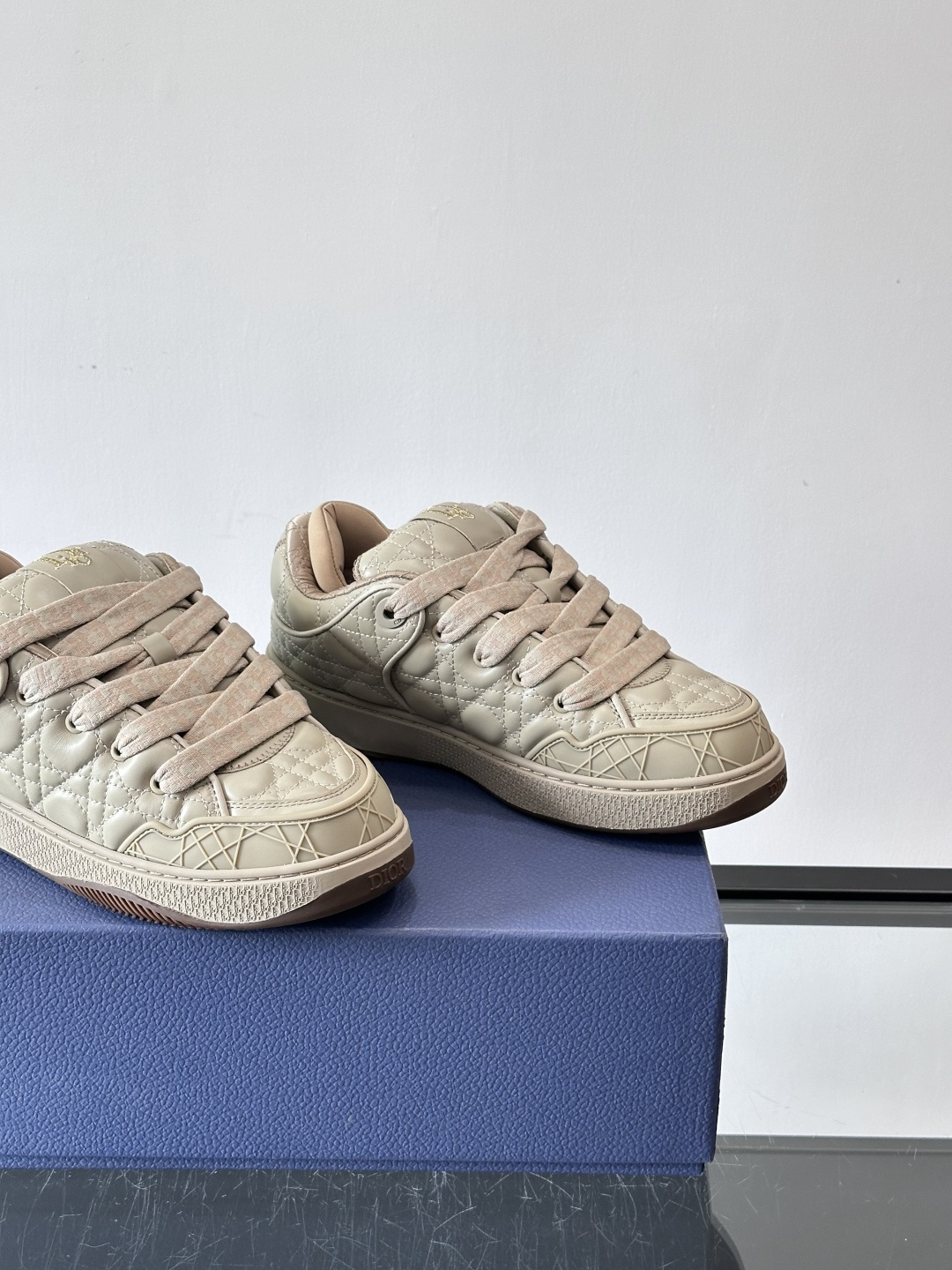 Dior B9S 藤格纹滑板鞋Dior × ERL联名B9S藤格纹滑板鞋，全球限量470双，2023春夏