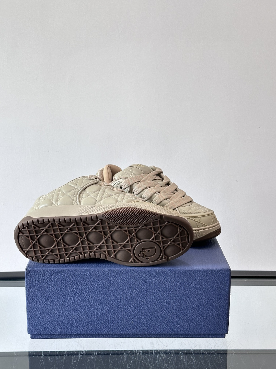 Dior B9S 藤格纹滑板鞋Dior × ERL联名B9S藤格纹滑板鞋，全球限量470双，2023春夏