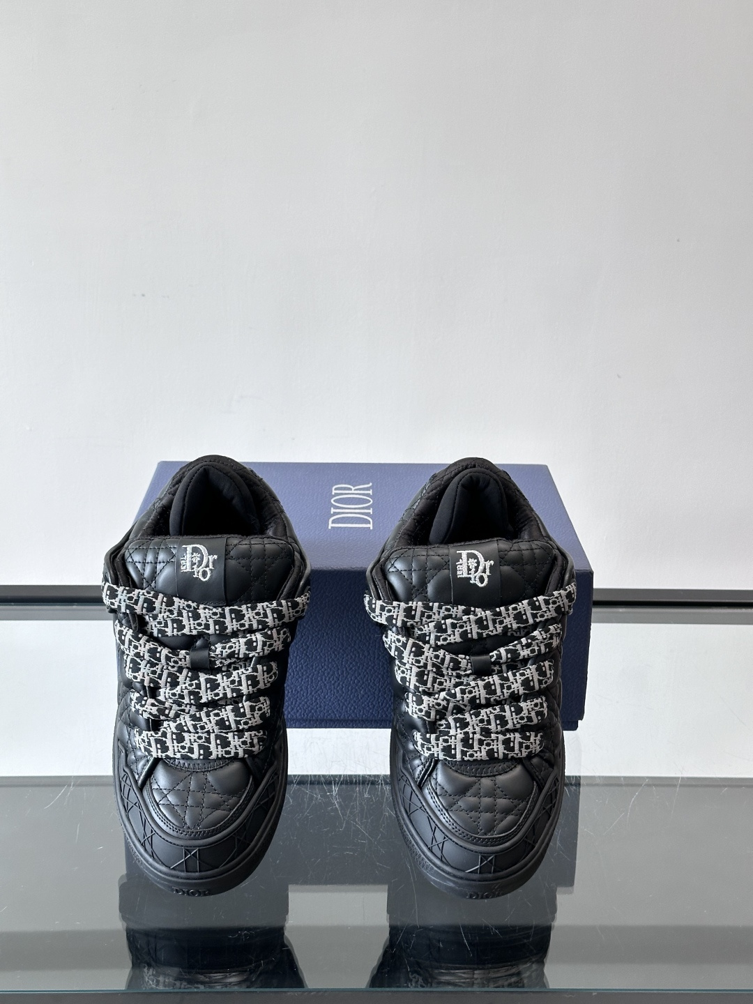 Dior B9S 藤格纹滑板鞋Dior × ERL联名B9S藤格纹滑板鞋，全球限量470双，2023春夏