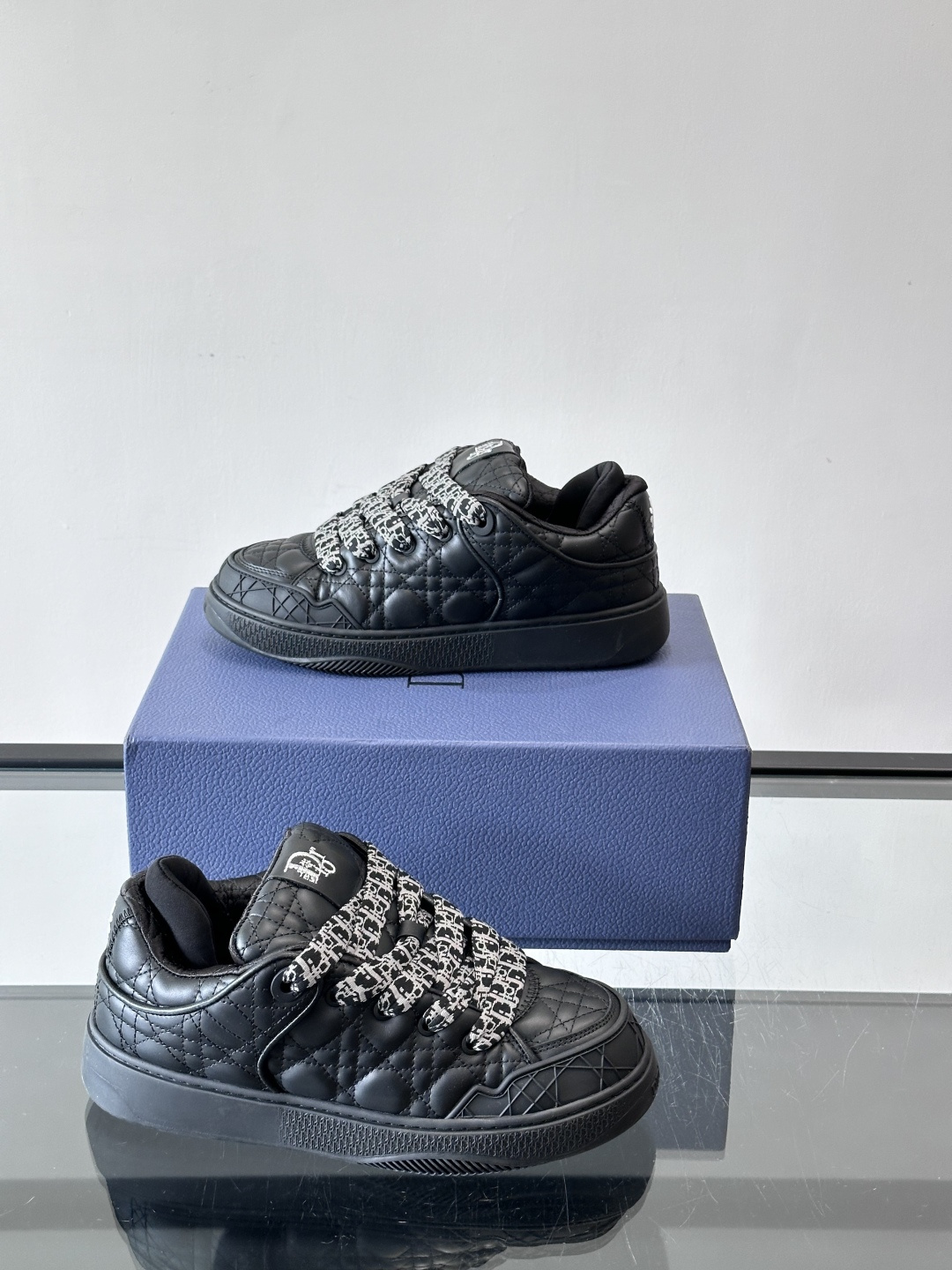 Dior B9S 藤格纹滑板鞋Dior × ERL联名B9S藤格纹滑板鞋，全球限量470双，2023春夏