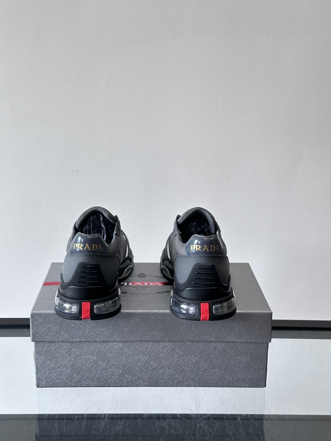 普拉达Prada爆款男士运动鞋，前卫百搭时尚男鞋私版开模，牛皮面拼接.时尚干脆、原版进口牛皮内里牛皮垫脚