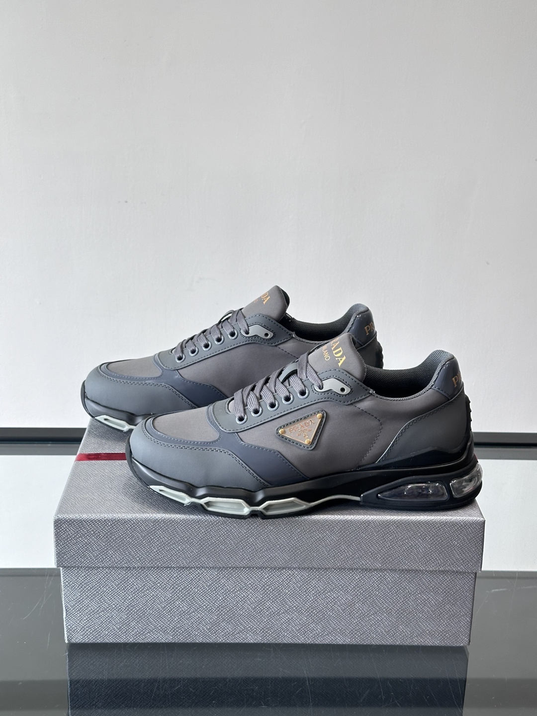 普拉达Prada爆款男士运动鞋，前卫百搭时尚男鞋私版开模，牛皮面拼接.时尚干脆、原版进口牛皮内里牛皮垫脚