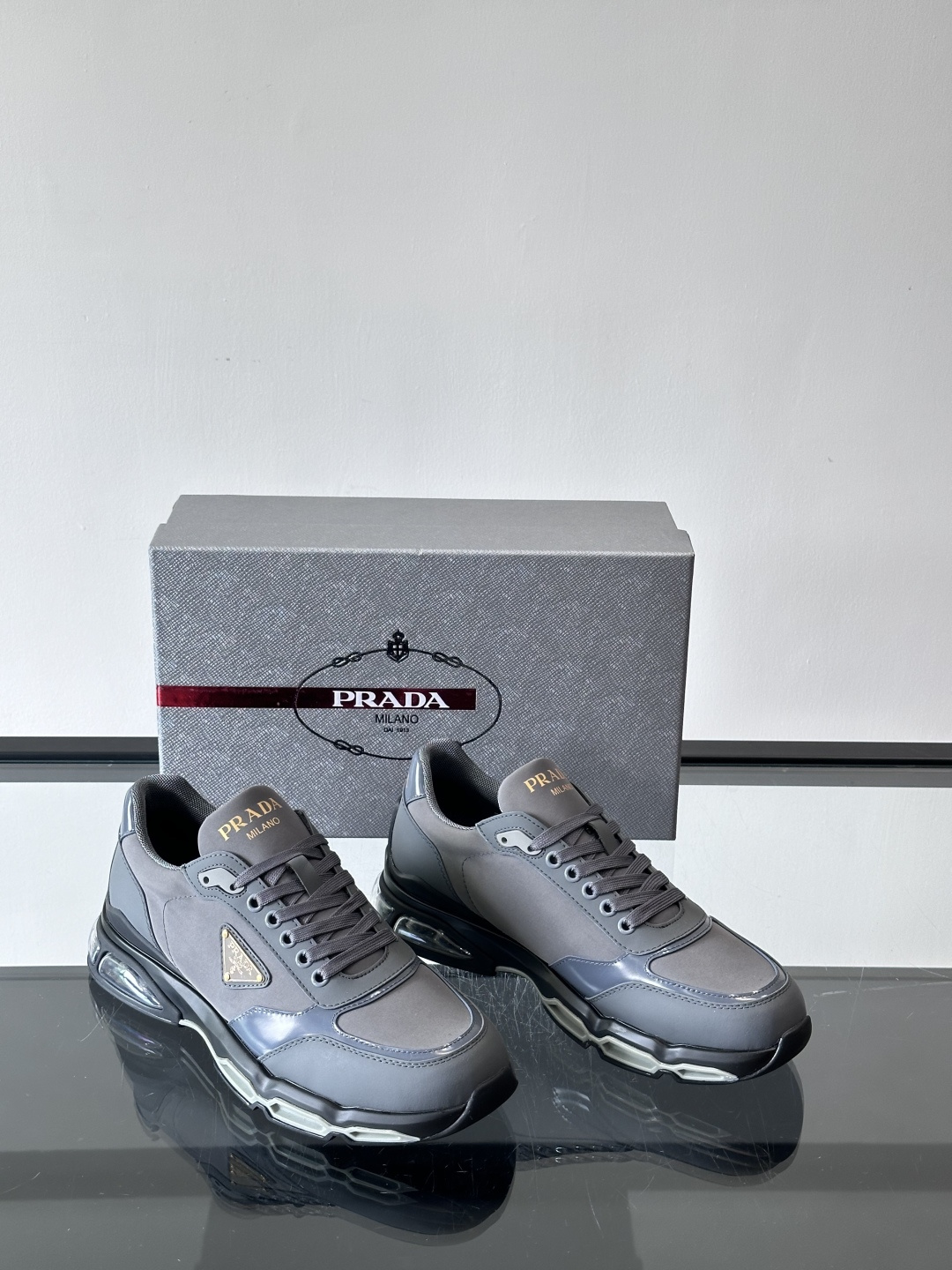 普拉达Prada爆款男士运动鞋，前卫百搭时尚男鞋私版开模，牛皮面拼接.时尚干脆、原版进口牛皮内里牛皮垫脚