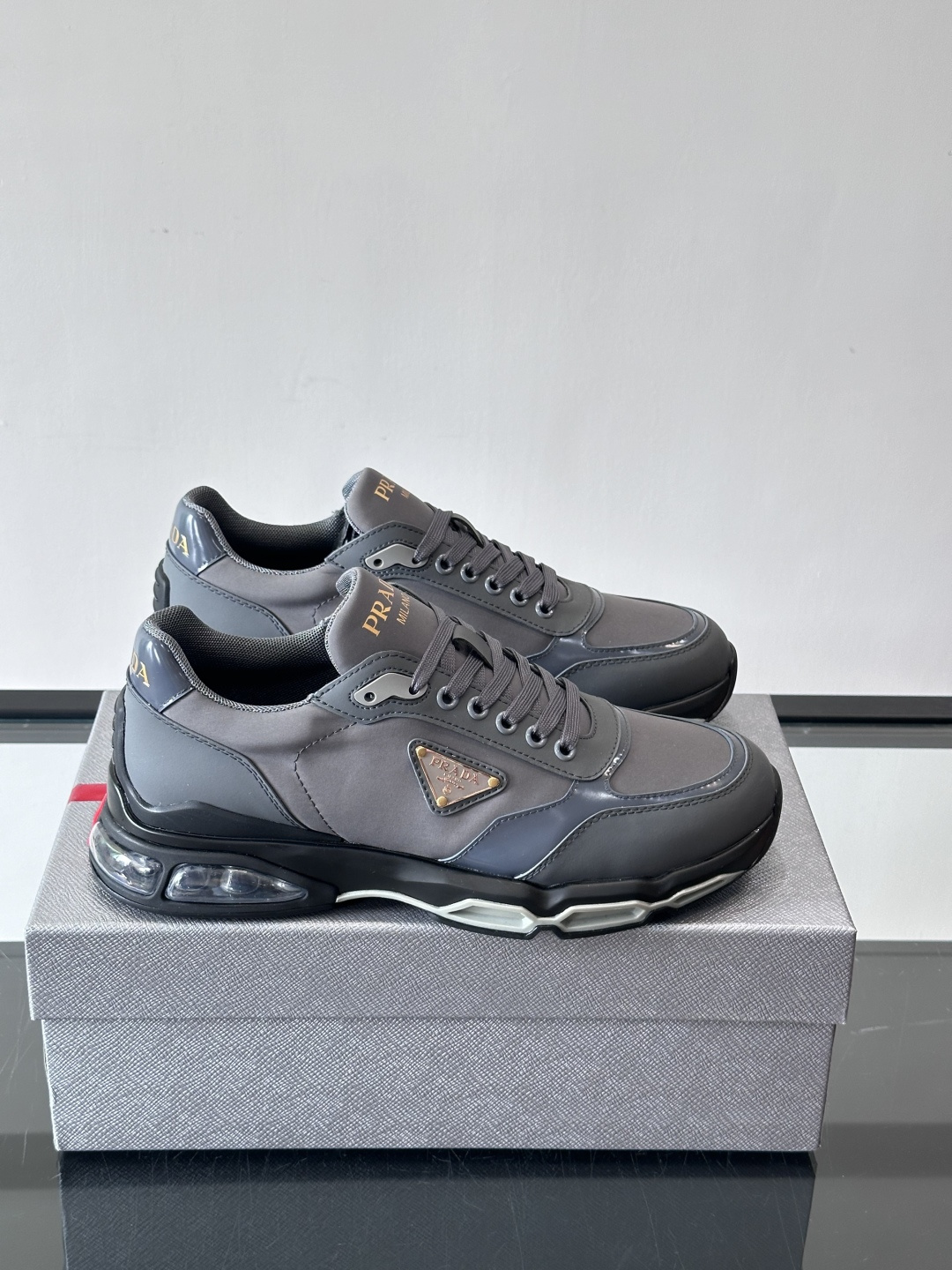 普拉达Prada爆款男士运动鞋，前卫百搭时尚男鞋私版开模，牛皮面拼接.时尚干脆、原版进口牛皮内里牛皮垫脚