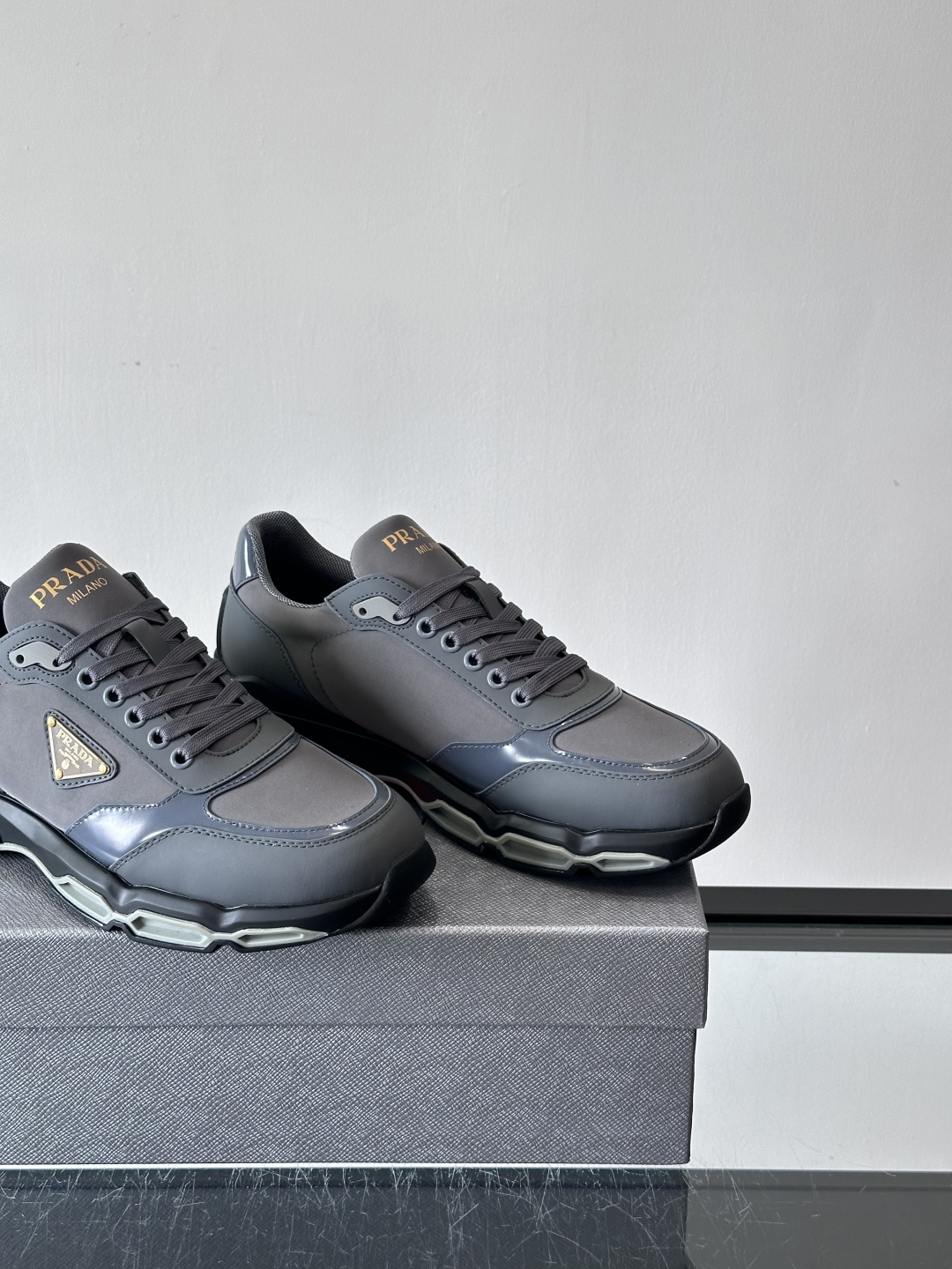 普拉达Prada爆款男士运动鞋，前卫百搭时尚男鞋私版开模，牛皮面拼接.时尚干脆、原版进口牛皮内里牛皮垫脚