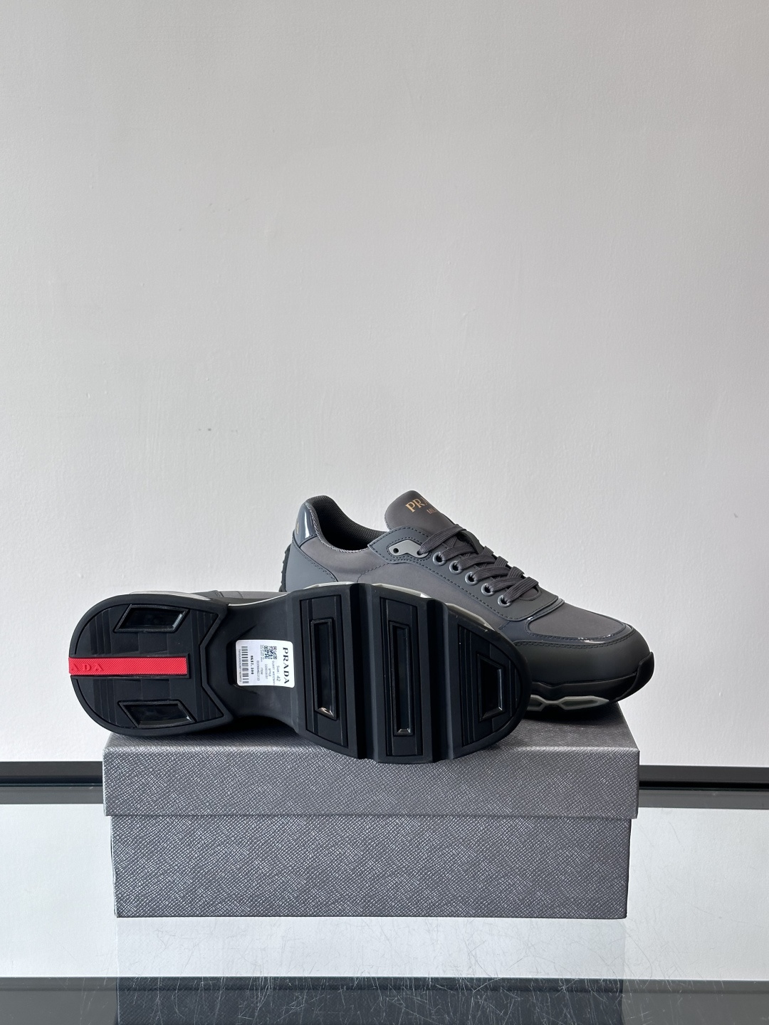 普拉达Prada爆款男士运动鞋，前卫百搭时尚男鞋私版开模，牛皮面拼接.时尚干脆、原版进口牛皮内里牛皮垫脚