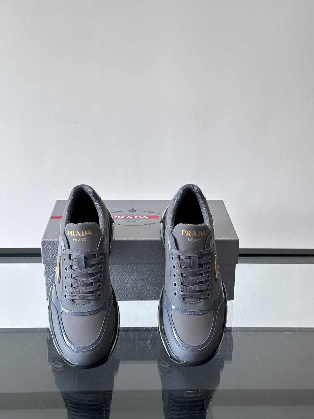 普拉达Prada爆款男士运动鞋，前卫百搭时尚男鞋私版开模，牛皮面拼接.时尚干脆、原版进口牛皮内里牛皮垫脚